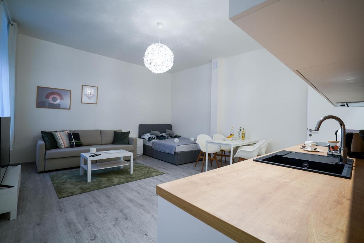 Lucy'S Apartments 2 Olomouc Bagian luar foto